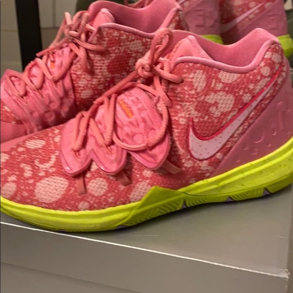 Kyrie 5 - Picture 1 of 6